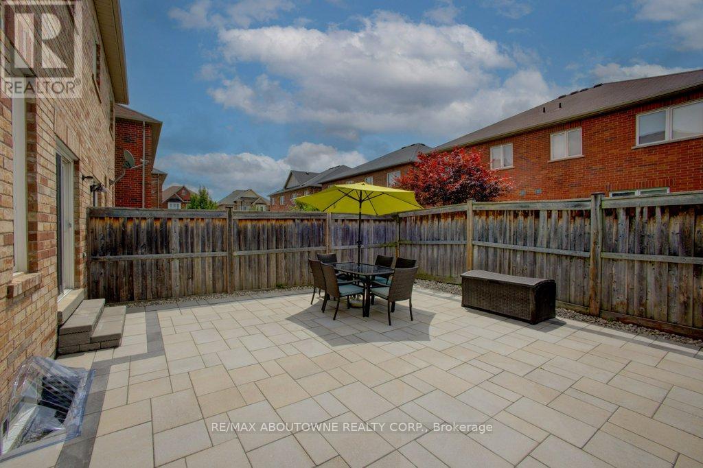 Photo 7 of 773 Shanks Heights, Milton ON