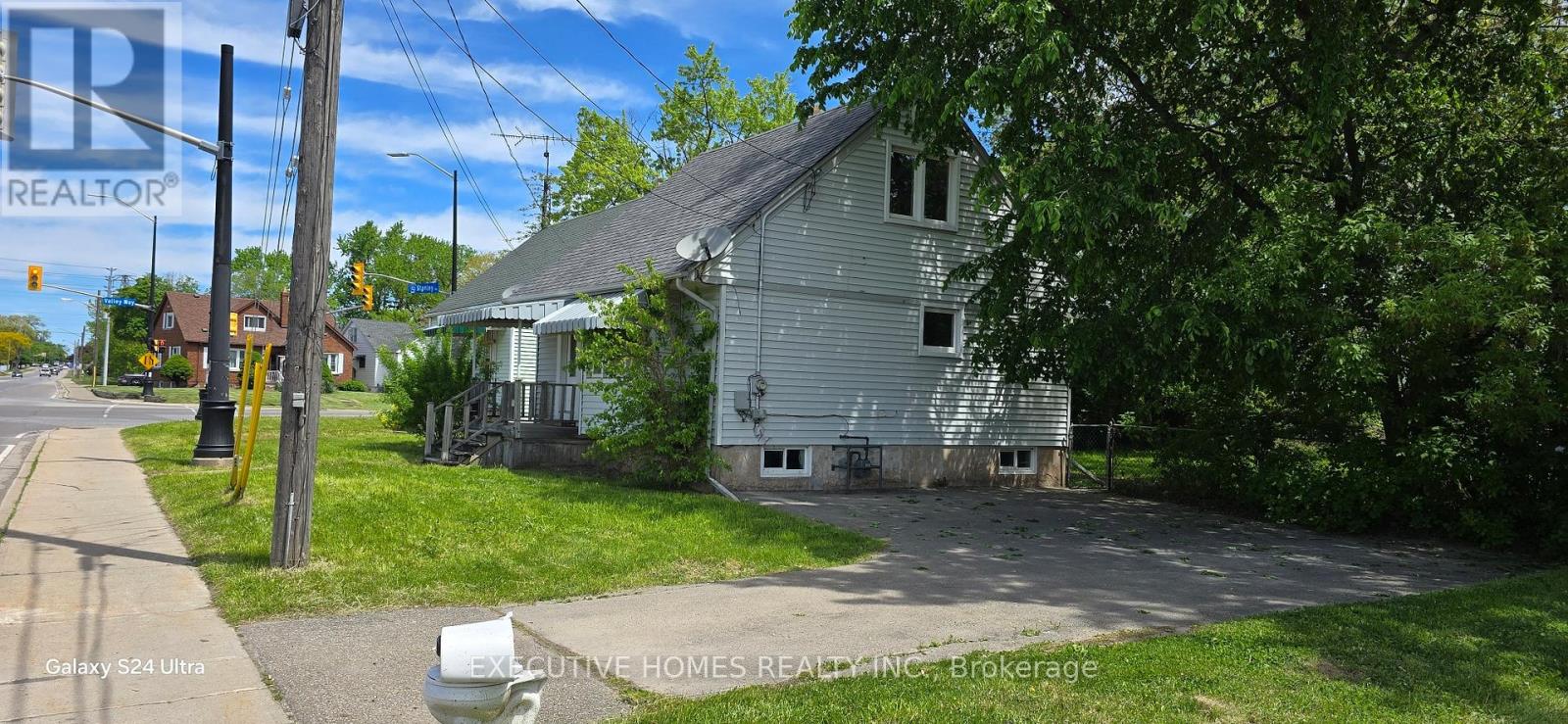 5176 STANLEY AVENUE - 3