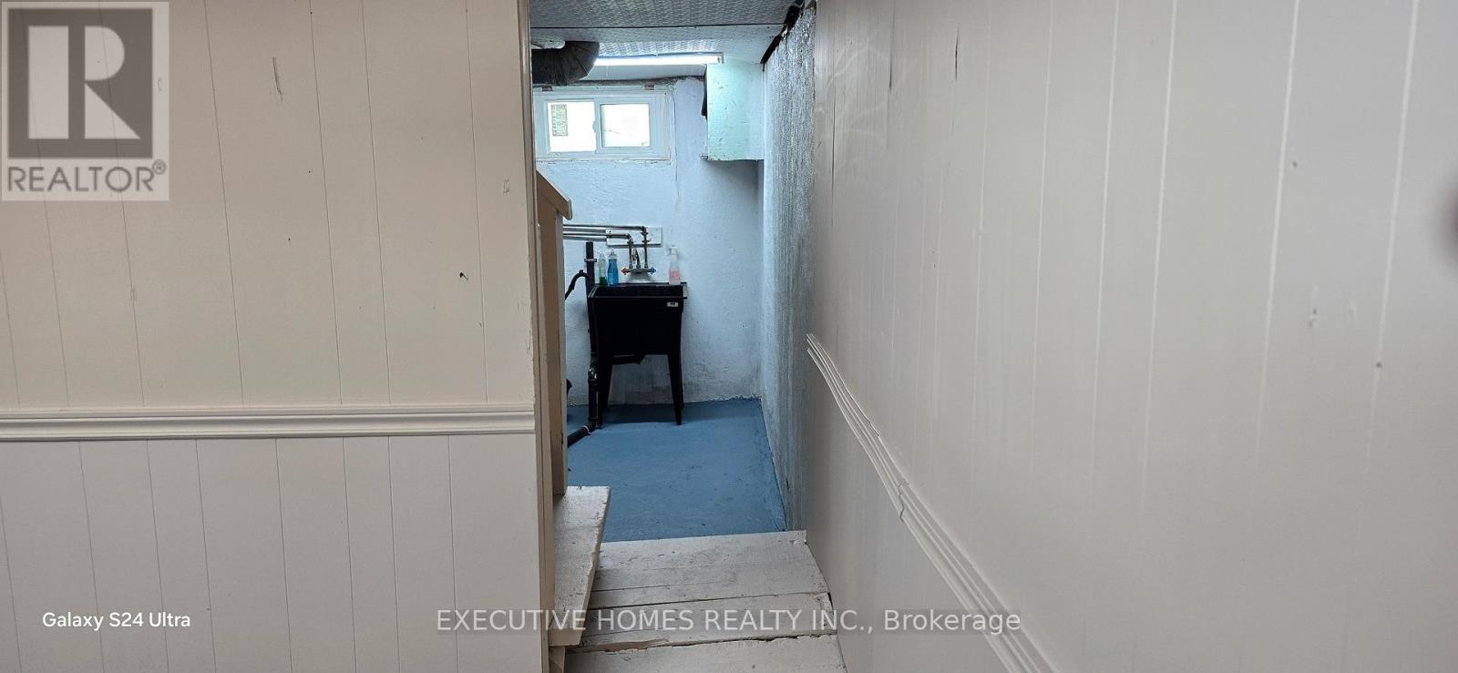 5176 STANLEY AVENUE - 9