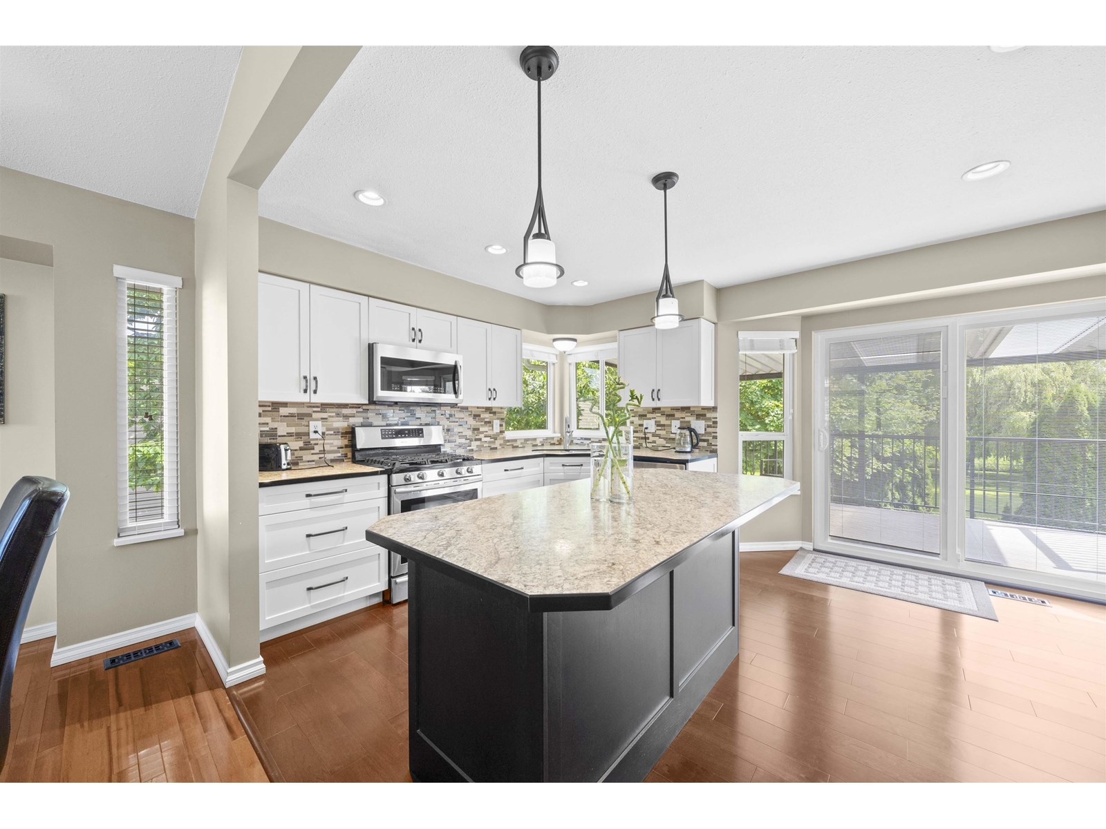 Photo 4 of 34776 1st Avenue, Abbotsford BC
