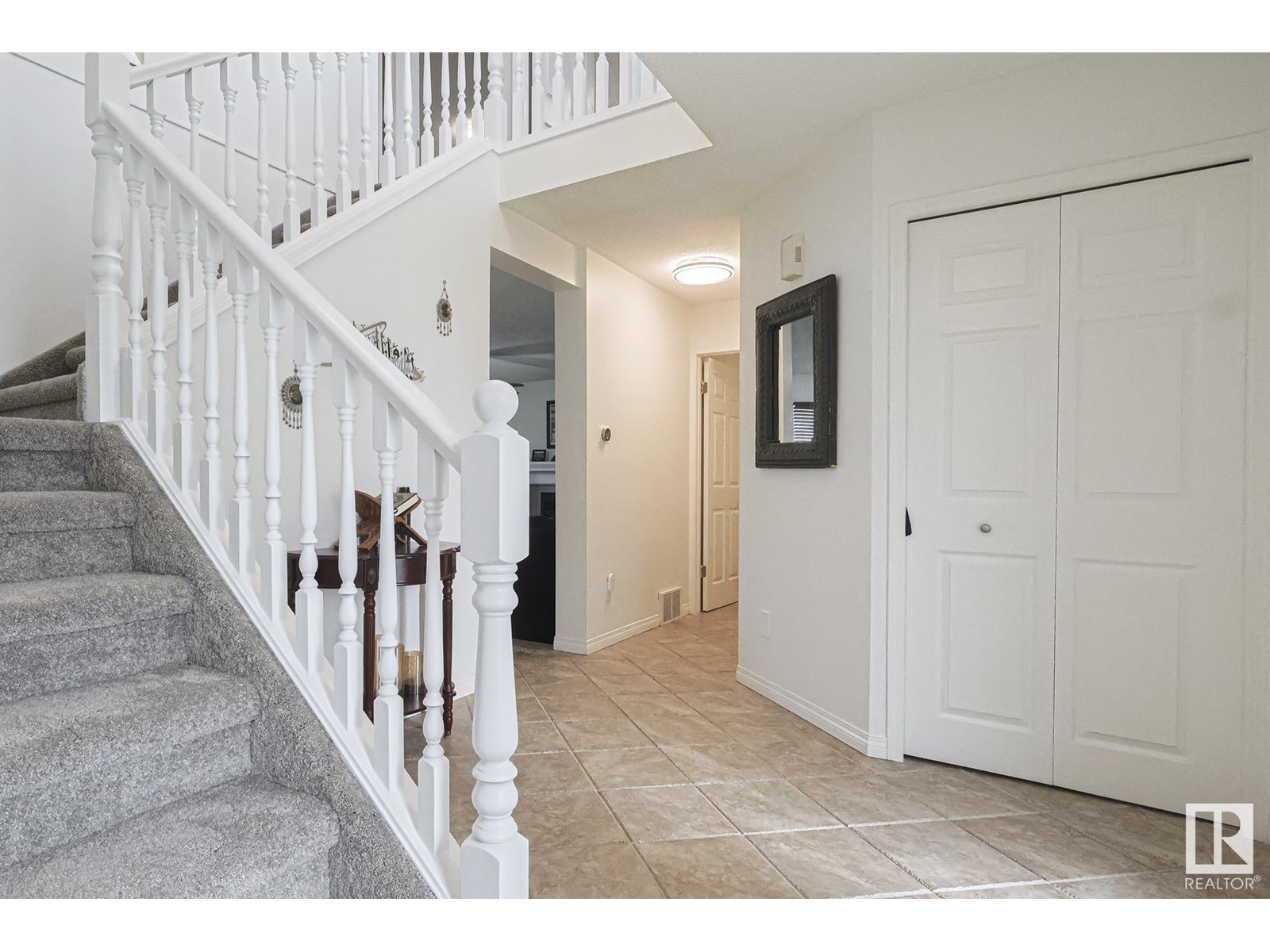 Photo 3 of 12 Elsinore Pl Nw, Edmonton AB