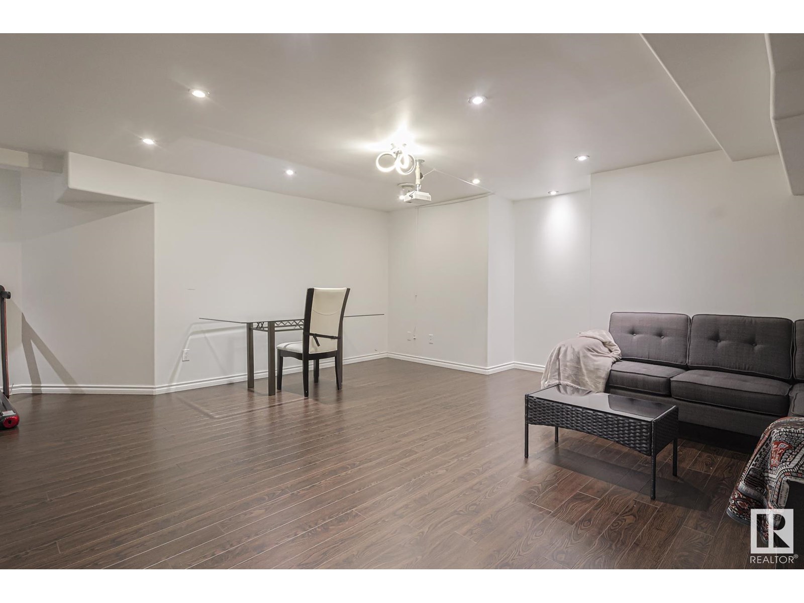 Photo 1 of 12 Elsinore Pl Nw, Edmonton AB