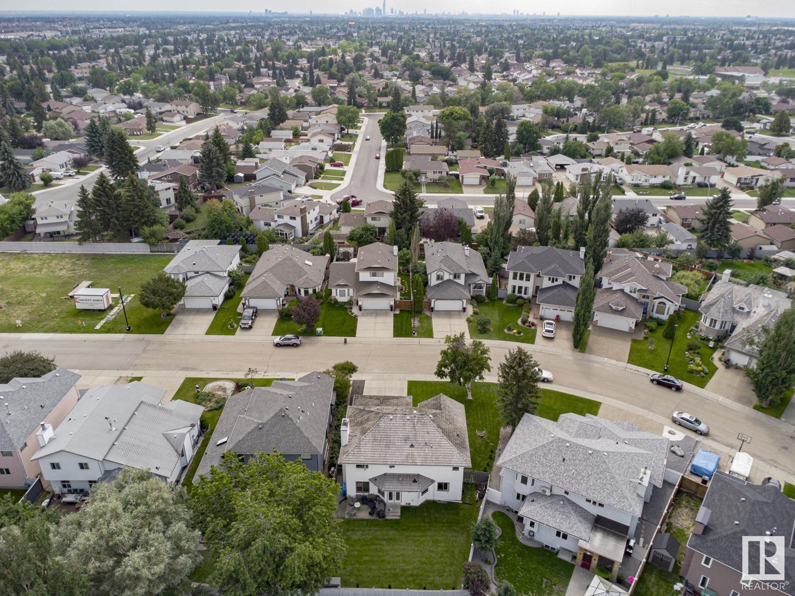 Photo 5 of 12 Elsinore Pl Nw, Edmonton AB
