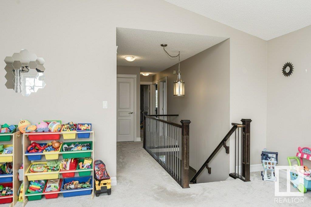 Photo 9 of 1920 33 B St Nw, Edmonton AB
