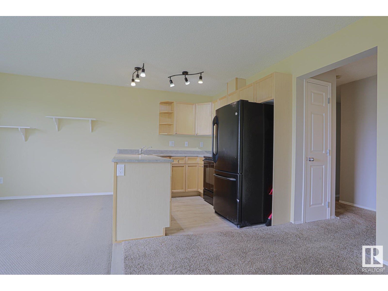 Photo 8 of 26 451 Hyndman Cr Nw Nw, Edmonton AB