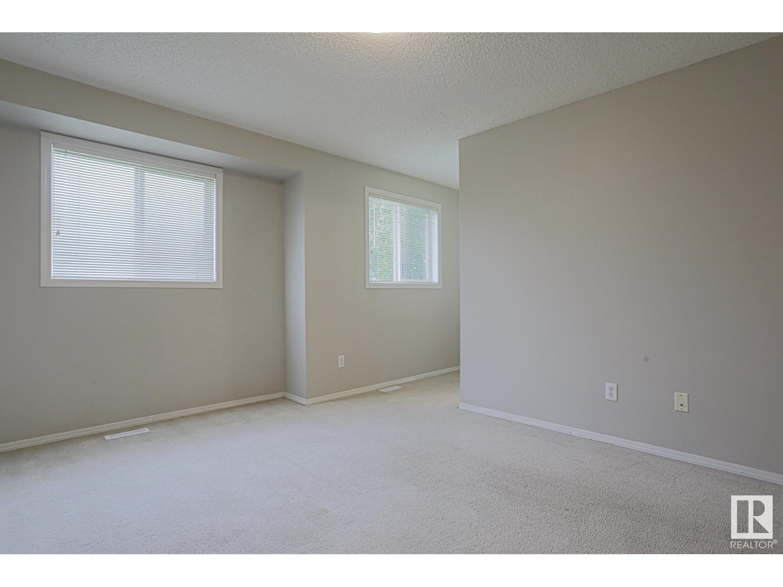 Photo 28 of 26 451 Hyndman Cr Nw Nw, Edmonton AB