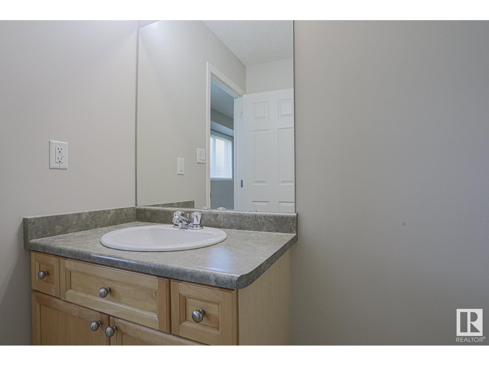Photo 27 of 26 451 Hyndman Cr Nw Nw, Edmonton AB
