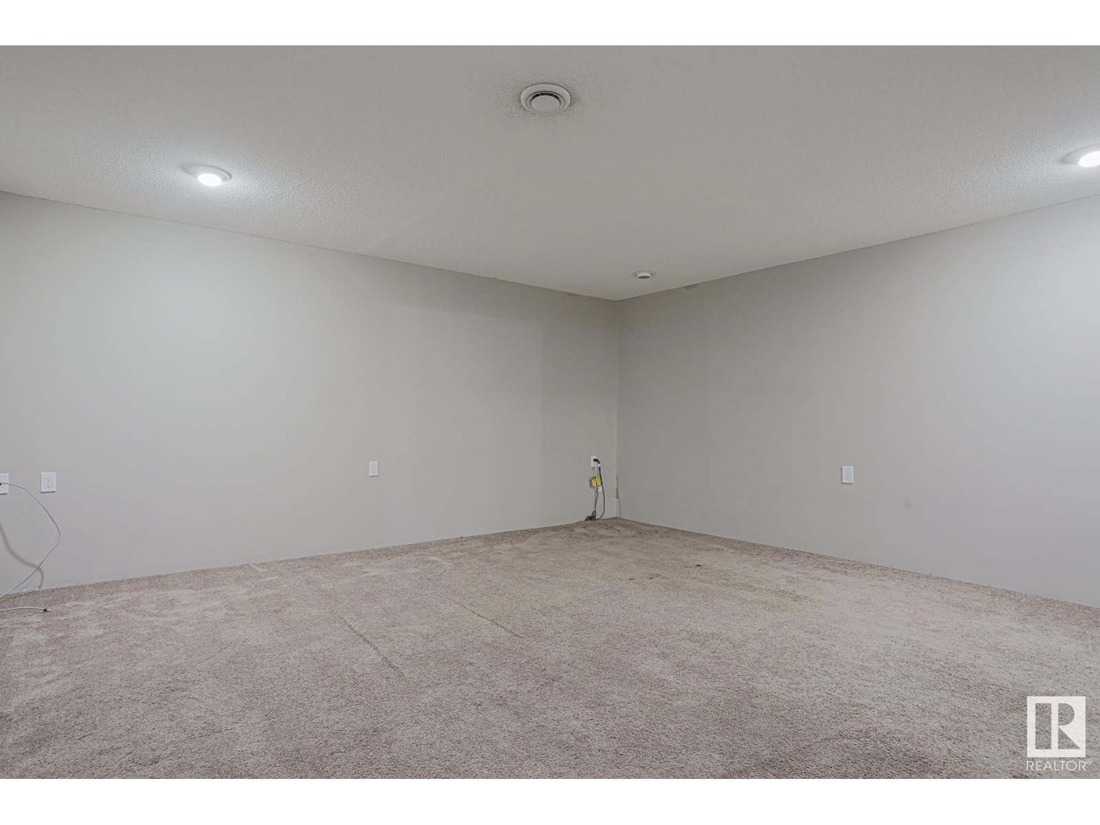 Photo 10 of 26 451 Hyndman Cr Nw Nw, Edmonton AB