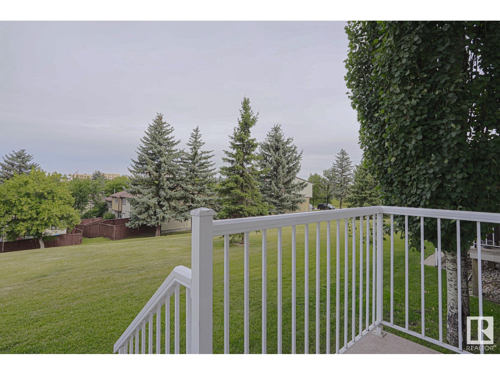 Photo 13 of 26 451 Hyndman Cr Nw Nw, Edmonton AB