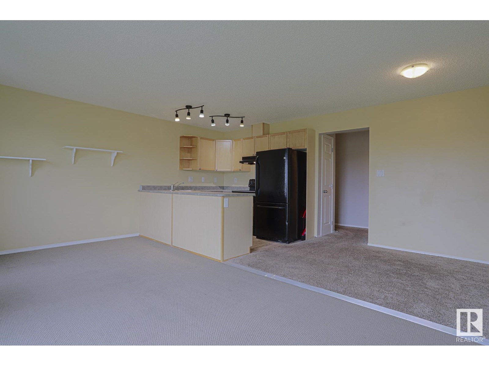 Photo 6 of 26 451 Hyndman Cr Nw Nw, Edmonton AB