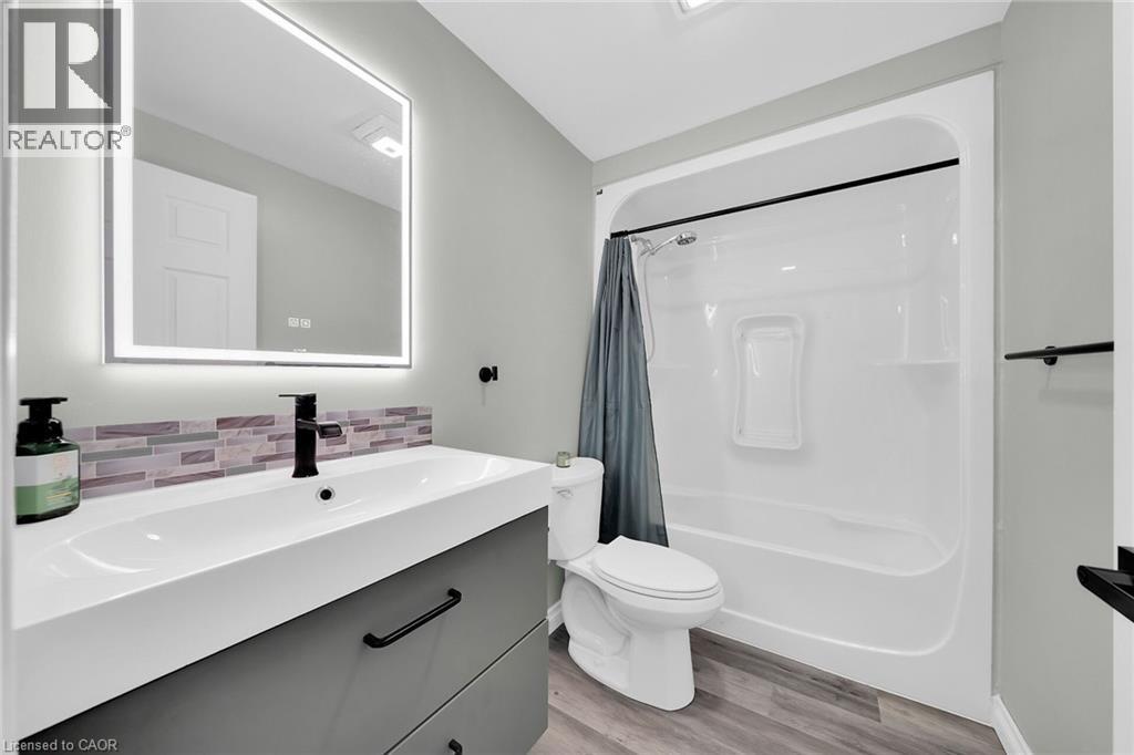 Photo 4 of 47 Winnett Street N, Cayuga ON