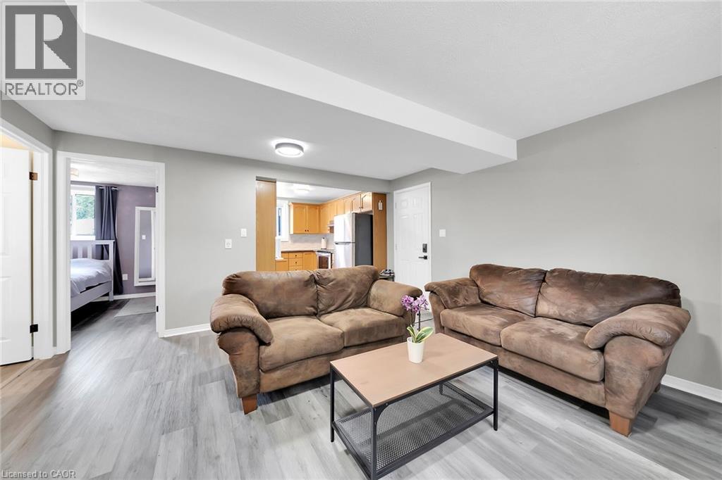 Photo 42 of 47 Winnett Street N, Cayuga ON