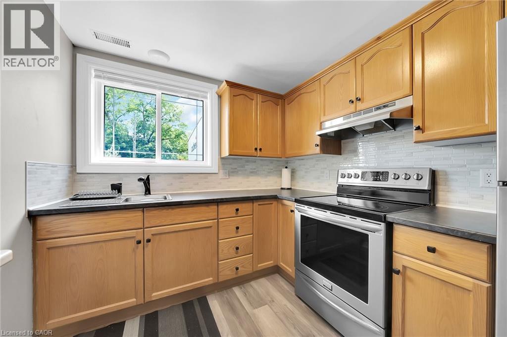 Photo 38 of 47 Winnett Street N, Cayuga ON