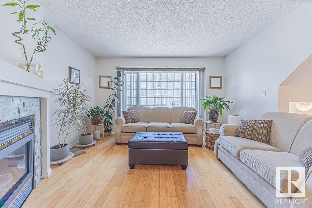 Photo 10 of 17624 96 Av Nw, Edmonton AB