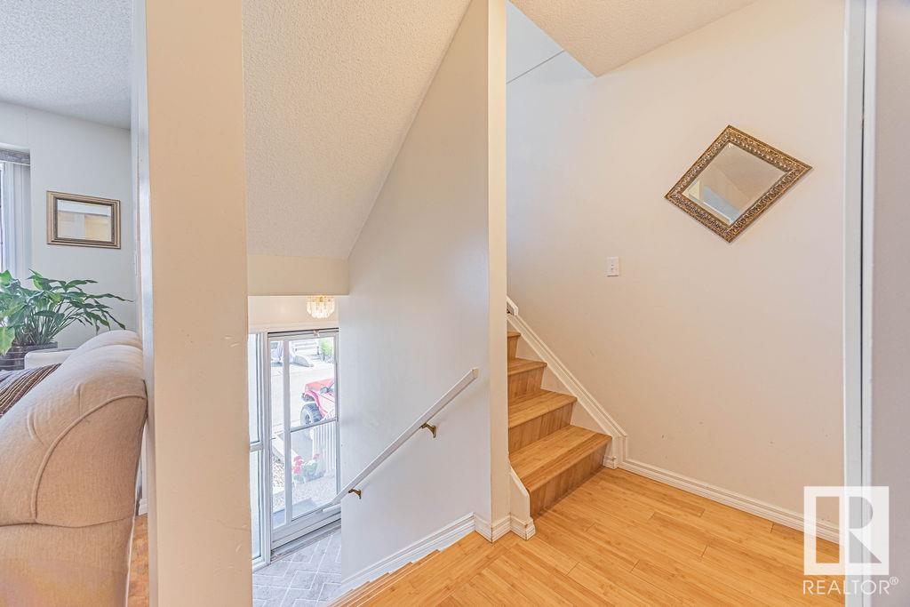 Photo 8 of 17624 96 Av Nw, Edmonton AB