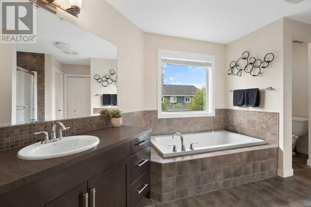 Photo 13 of 393 River Heights Drive, Cochrane AB
