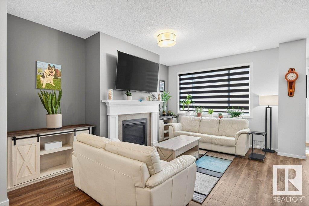Photo 5 of 17096 46 St Nw, Edmonton AB
