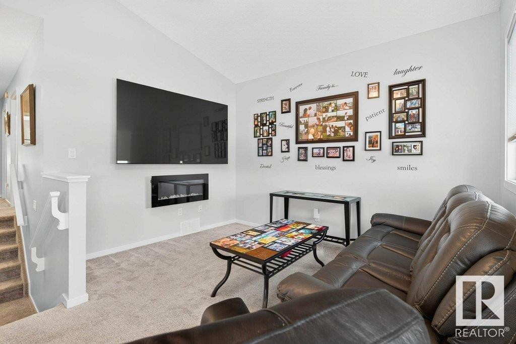 Photo 15 of 17096 46 St Nw, Edmonton AB