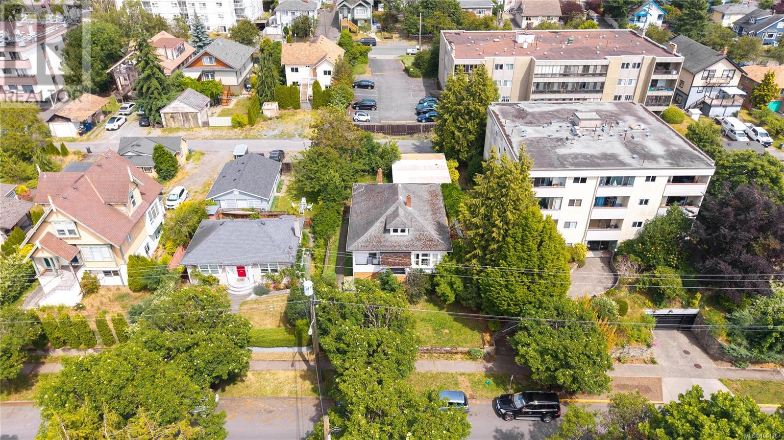 Photo 17 of 2639 Prior St, Victoria BC
