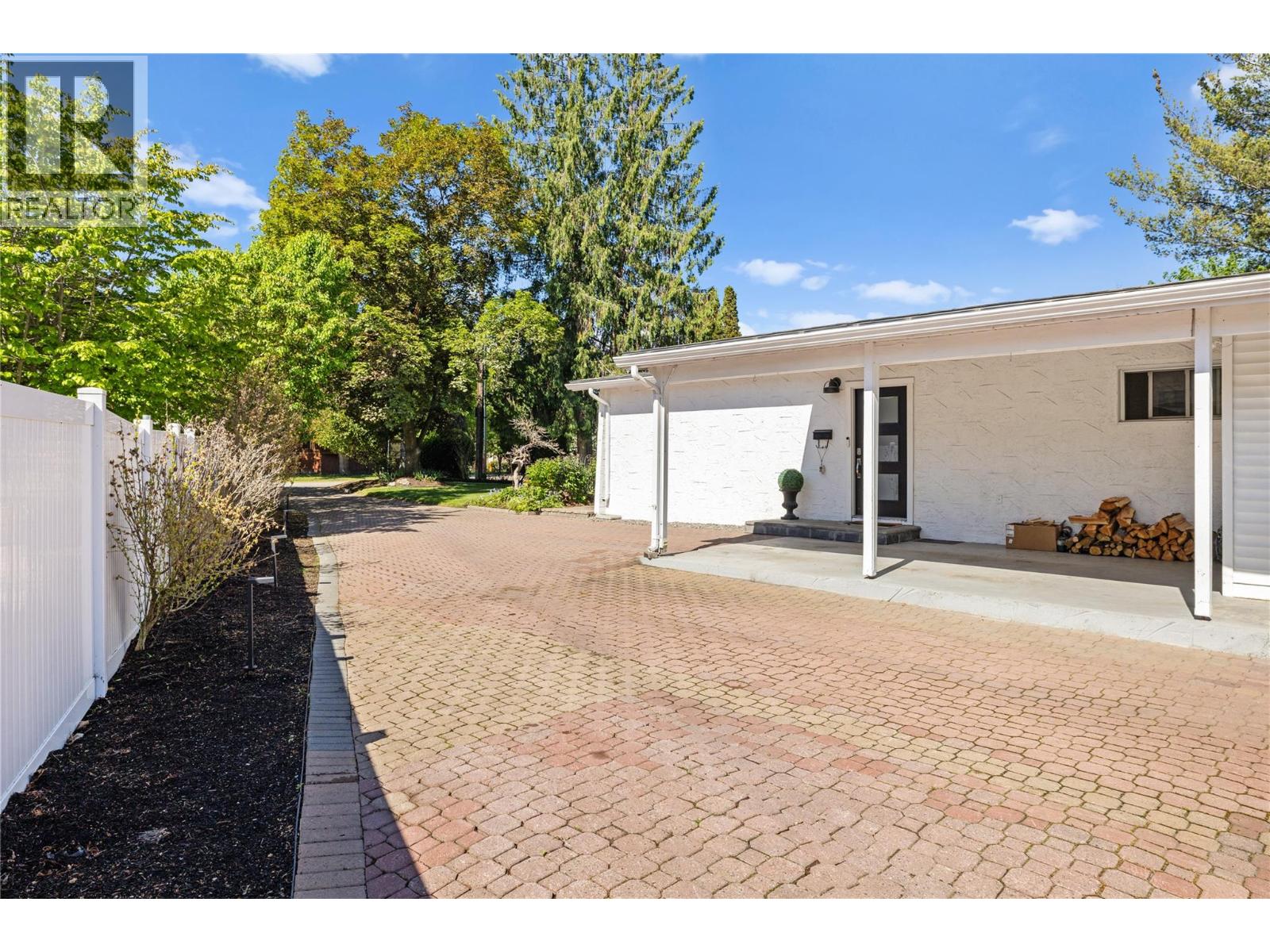  624 Armour Crescent, Kelowna