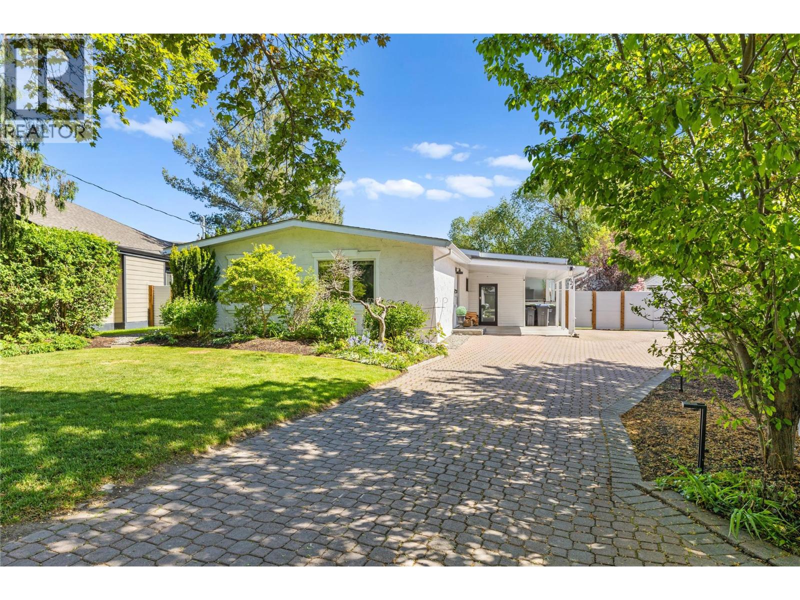  624 Armour Crescent, Kelowna