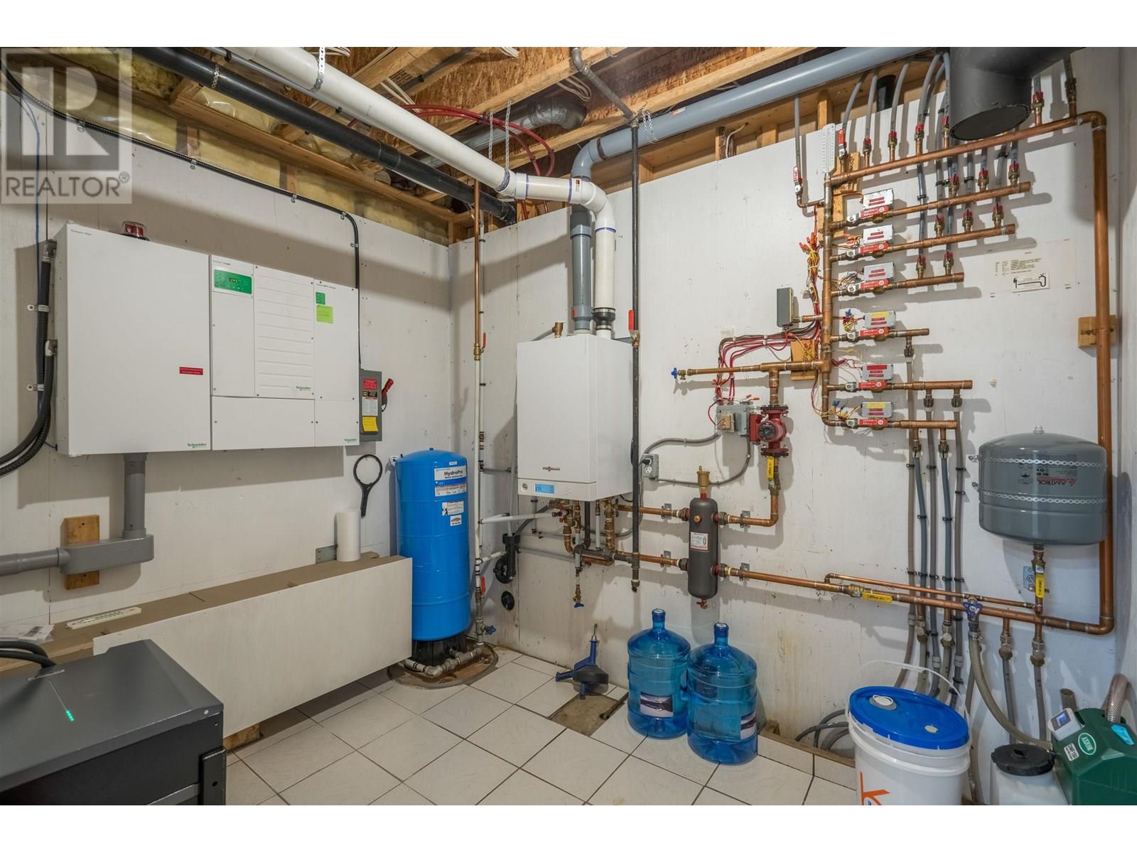 4490 BOWRON LAKE ROAD - 32