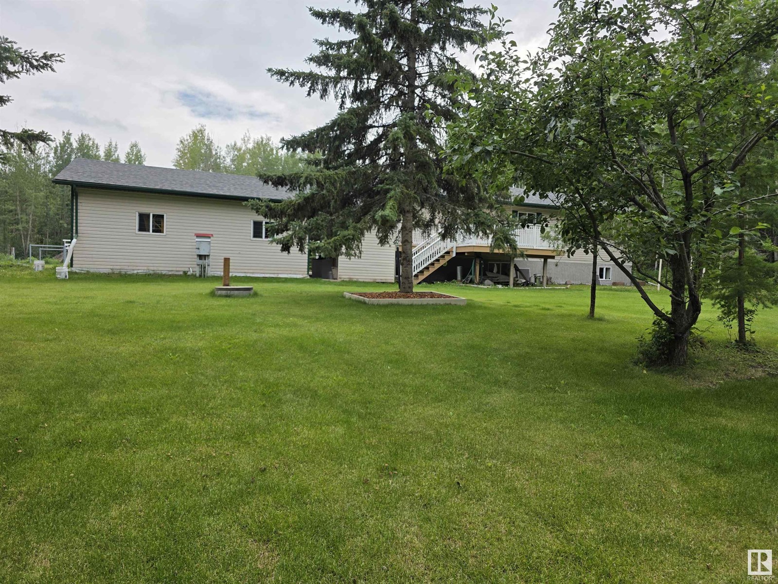 Photo 1 of 636 462014 Rge Road 10, Rural Wetaskiwin County AB