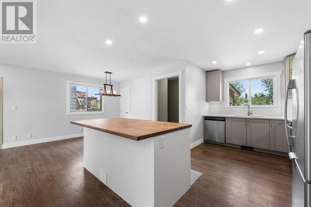 Photo 15 of 36 Brentwood Drive E, Strathmore AB