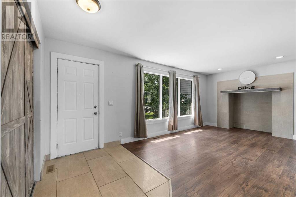 Photo 3 of 36 Brentwood Drive E, Strathmore AB