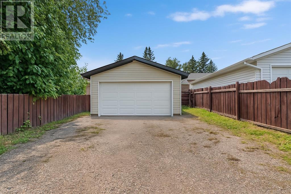 Photo 43 of 36 Brentwood Drive E, Strathmore AB