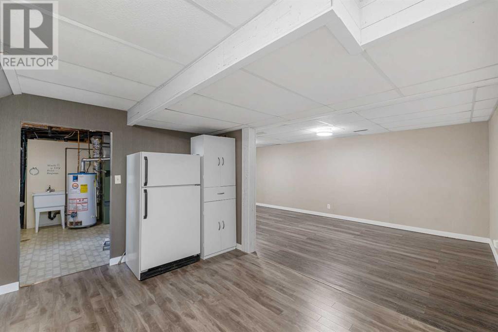 Photo 30 of 36 Brentwood Drive E, Strathmore AB