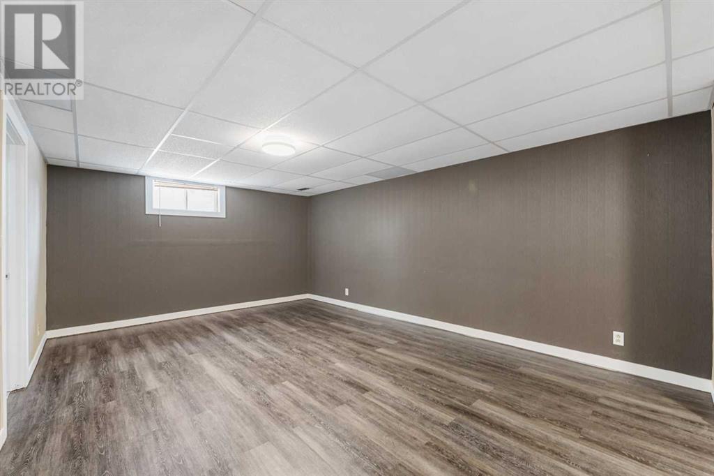 Photo 32 of 36 Brentwood Drive E, Strathmore AB