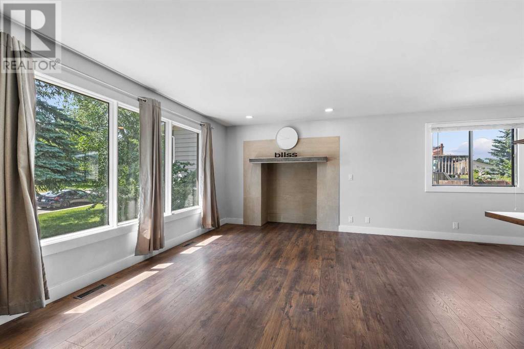 Photo 4 of 36 Brentwood Drive E, Strathmore AB