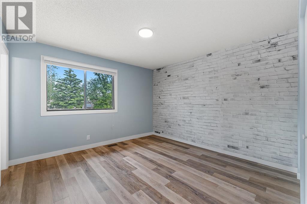 Photo 25 of 36 Brentwood Drive E, Strathmore AB