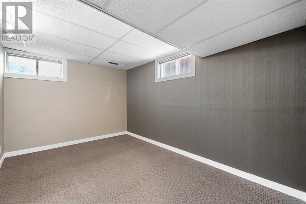 Photo 35 of 36 Brentwood Drive E, Strathmore AB