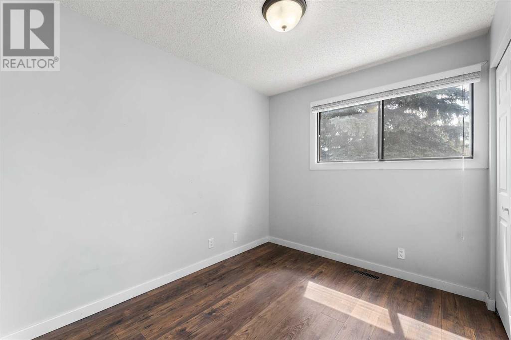 Photo 22 of 36 Brentwood Drive E, Strathmore AB