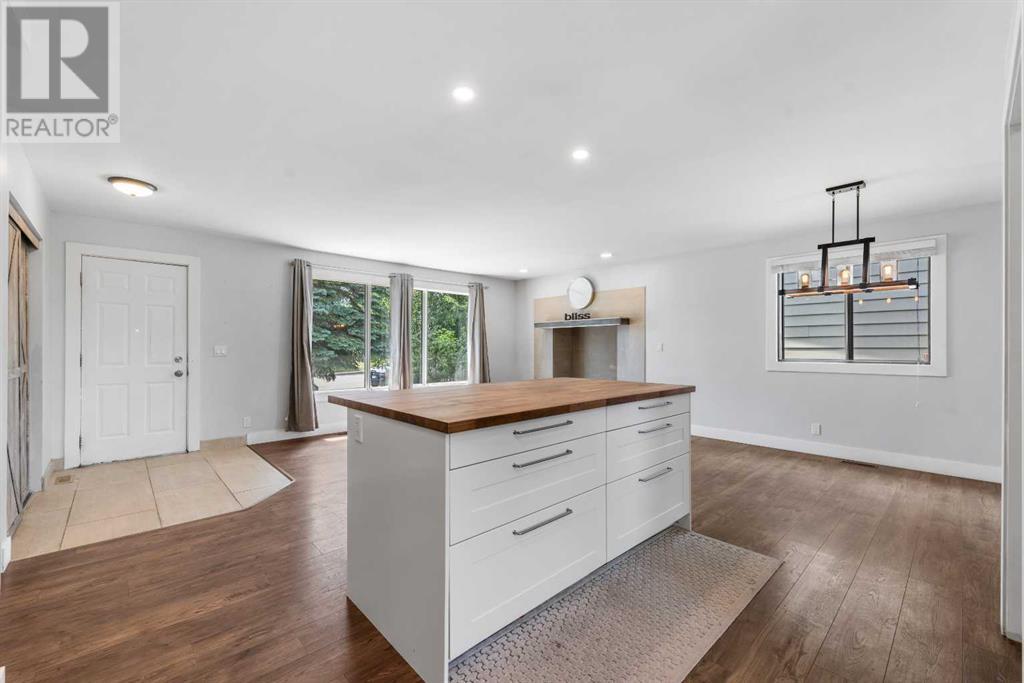 Photo 20 of 36 Brentwood Drive E, Strathmore AB