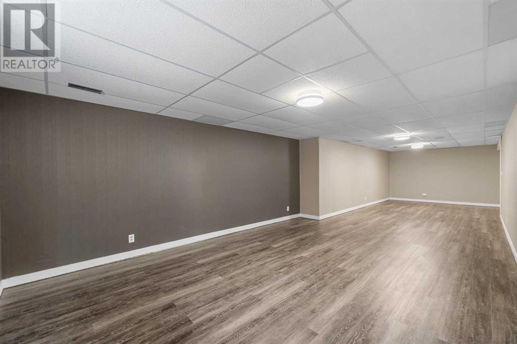 Photo 34 of 36 Brentwood Drive E, Strathmore AB
