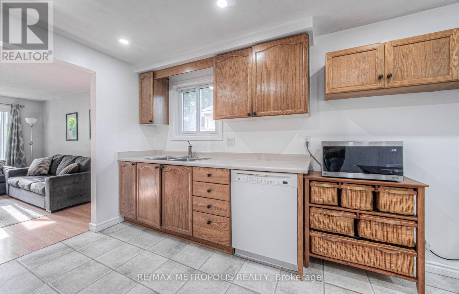 Photo 14 of 735 Elgin Street N, Cambridge ON