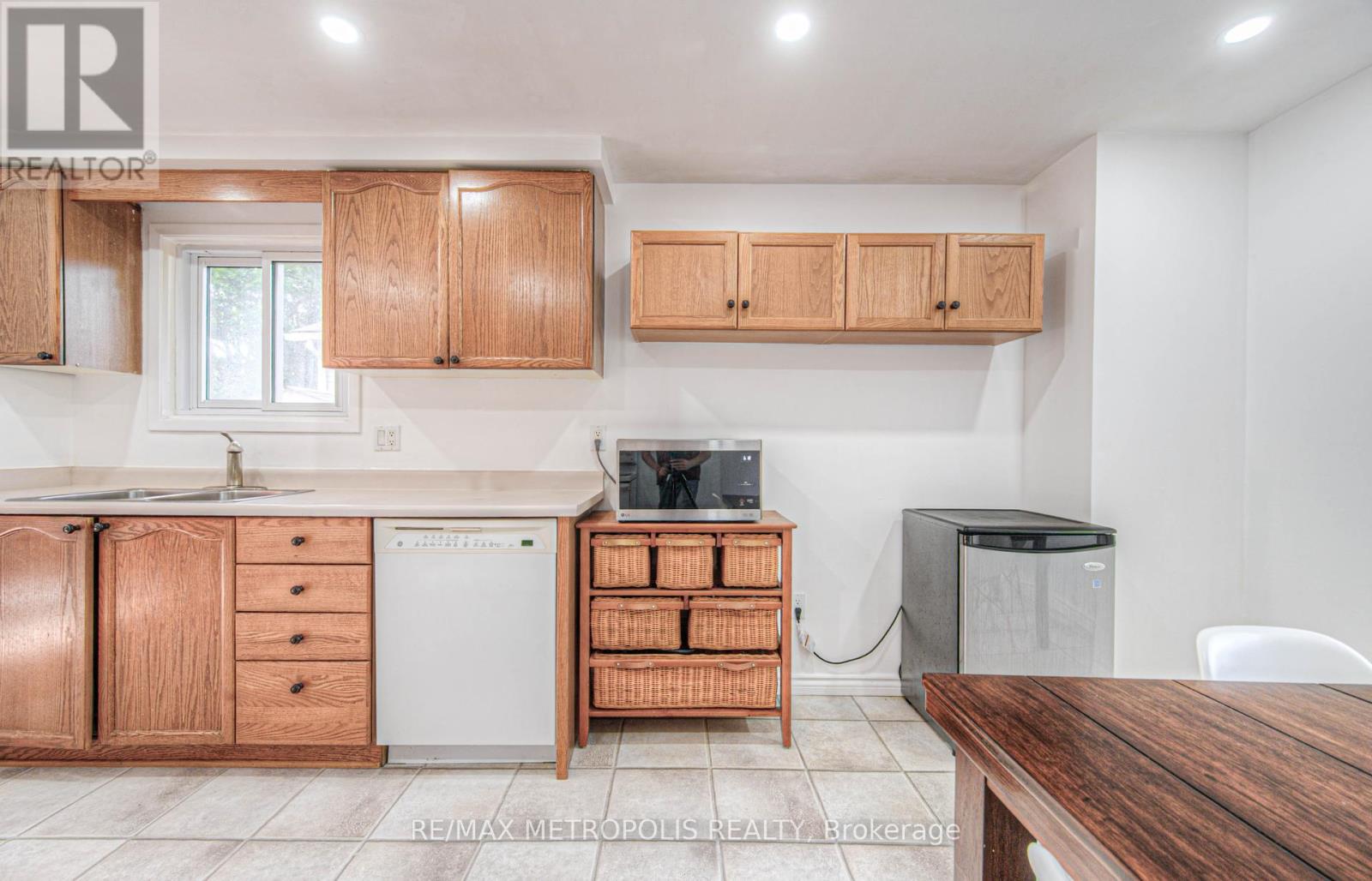Photo 37 of 735 Elgin Street N, Cambridge ON