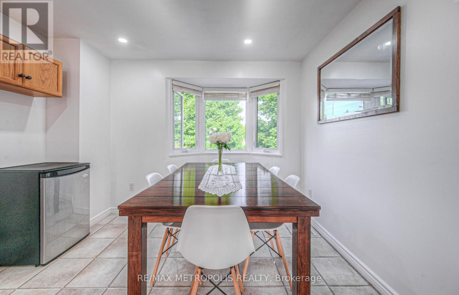 Photo 15 of 735 Elgin Street N, Cambridge ON