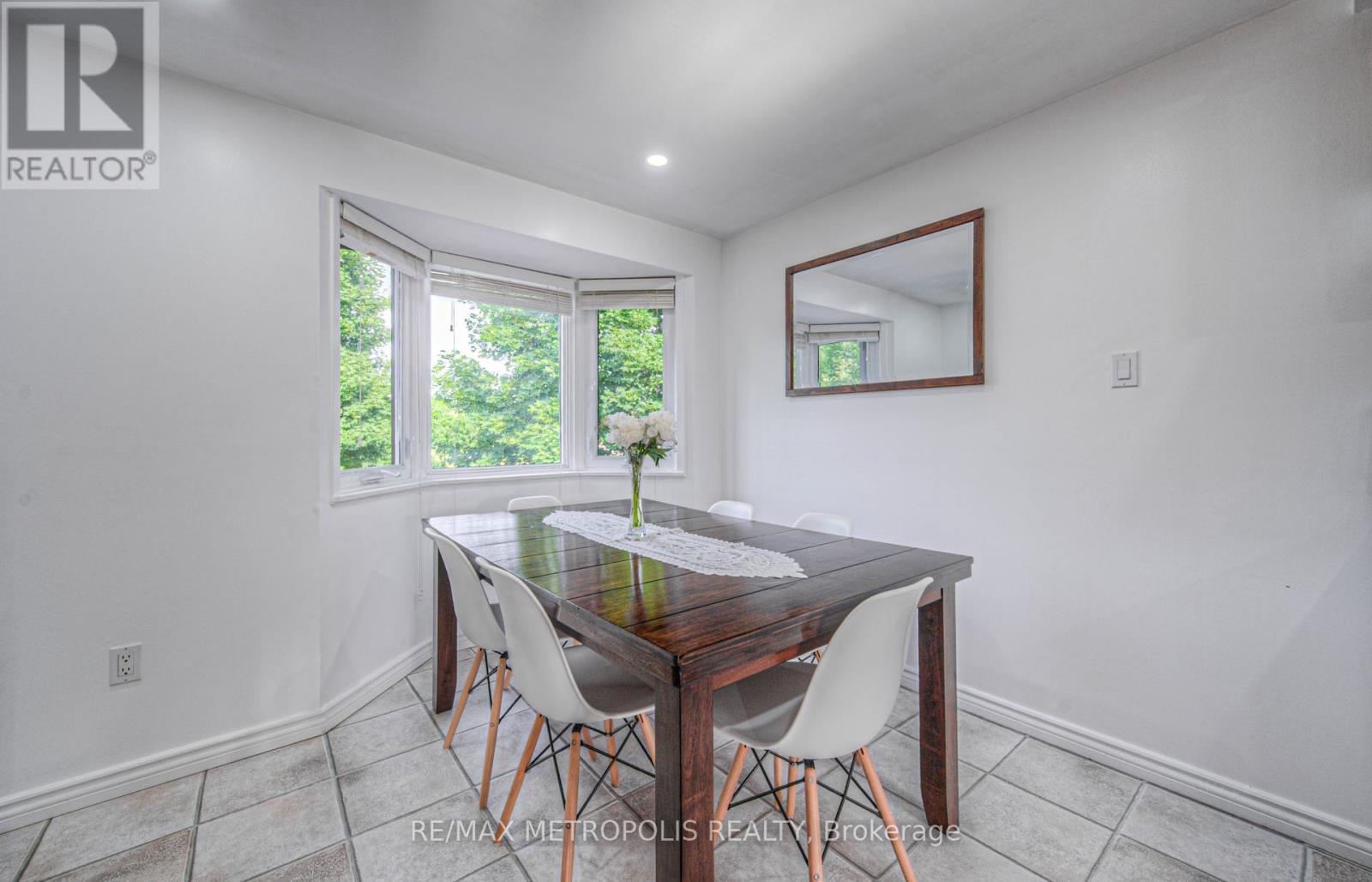 Photo 34 of 735 Elgin Street N, Cambridge ON
