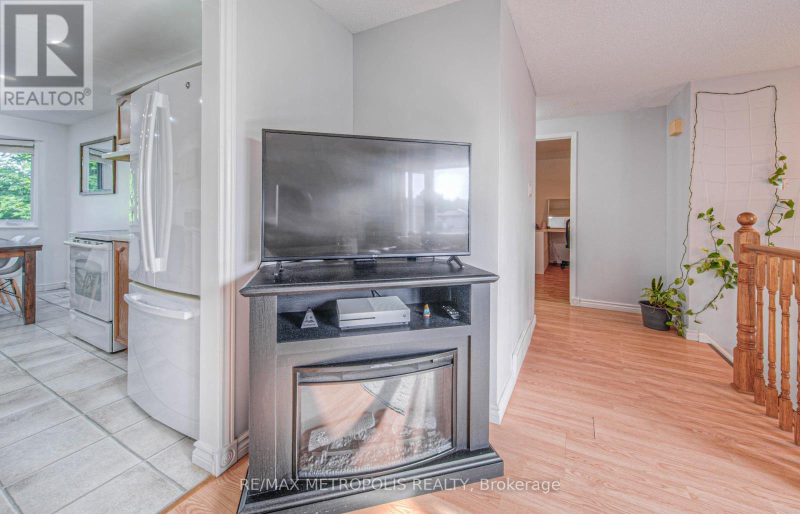 Photo 8 of 735 Elgin Street N, Cambridge ON