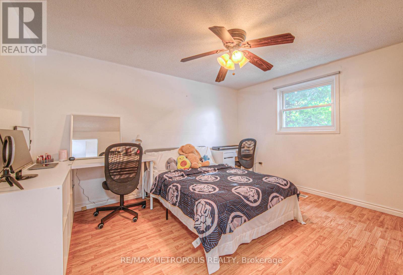 Photo 35 of 735 Elgin Street N, Cambridge ON