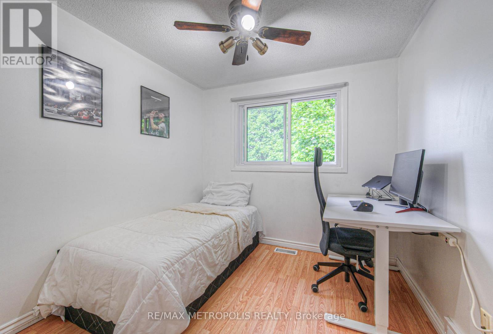 Photo 26 of 735 Elgin Street N, Cambridge ON