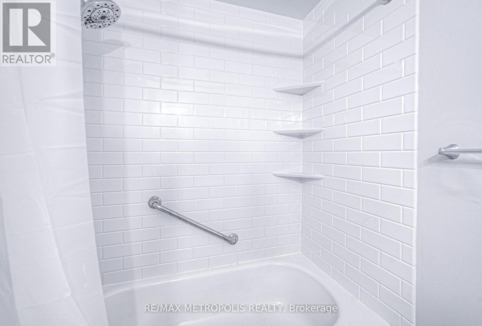 Photo 32 of 735 Elgin Street N, Cambridge ON