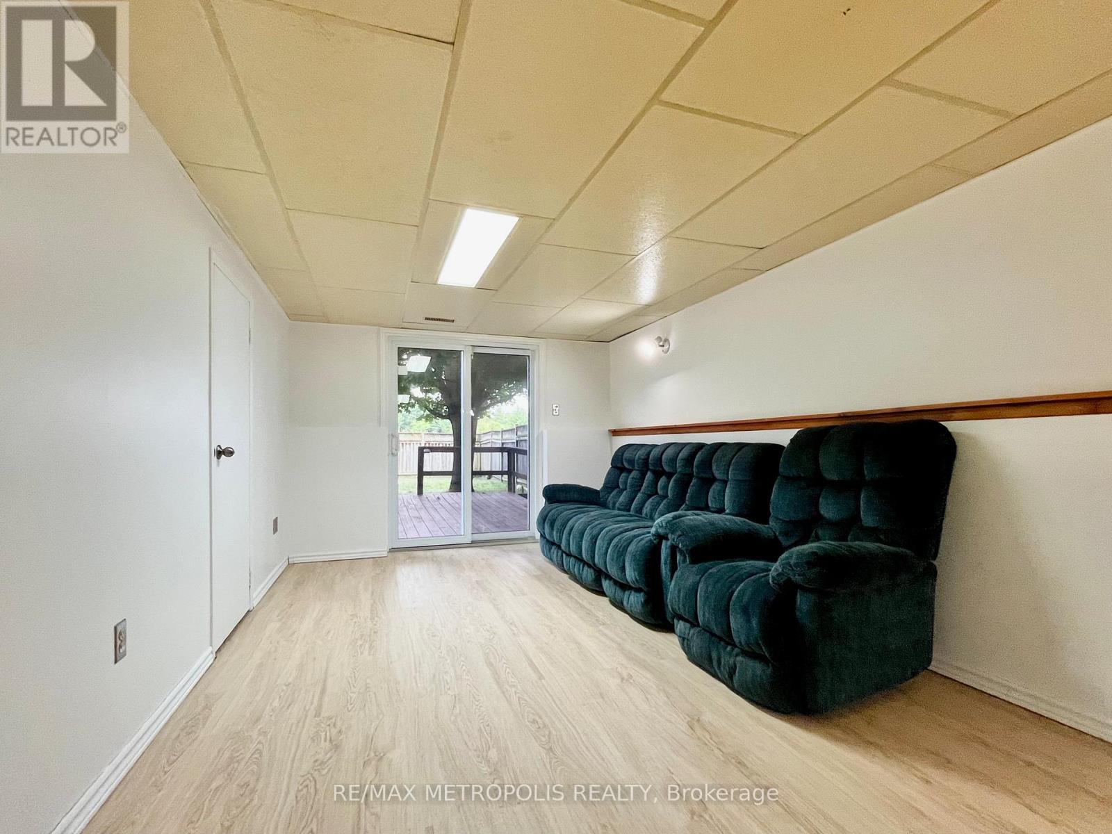 Photo 11 of 735 Elgin Street N, Cambridge ON