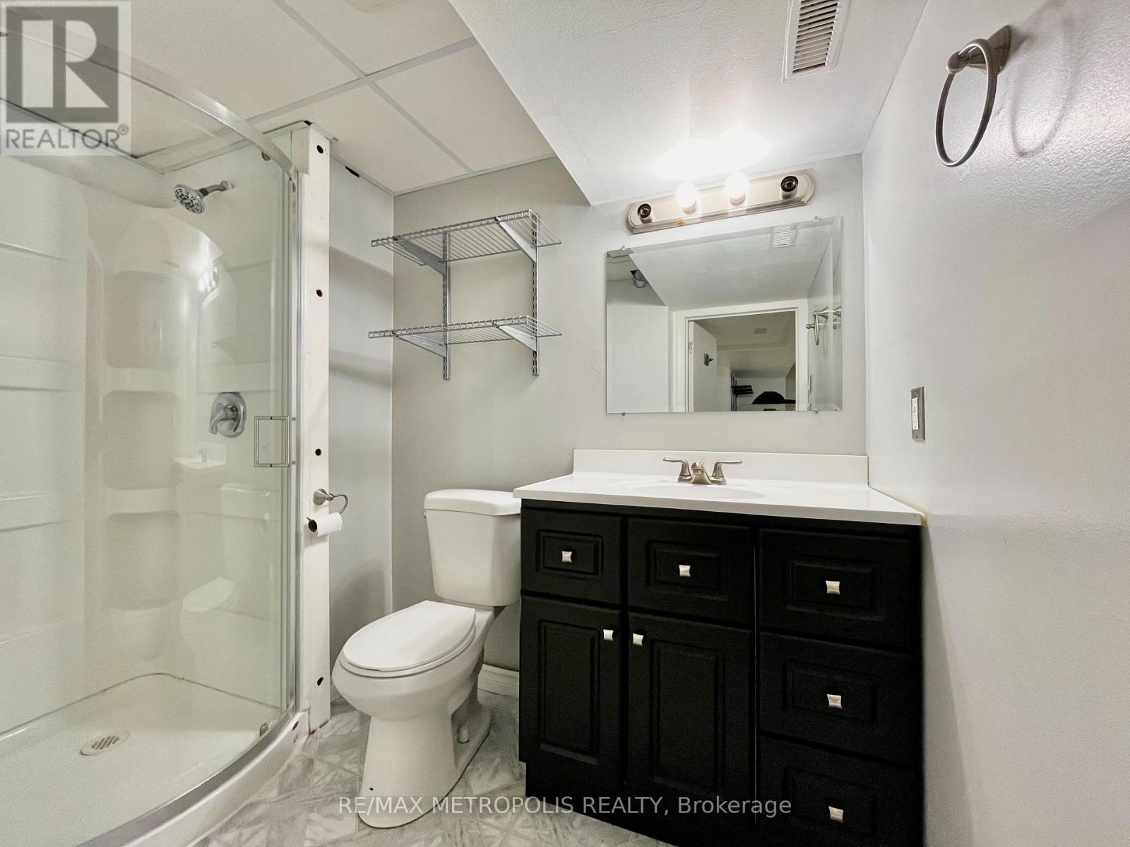 Photo 7 of 735 Elgin Street N, Cambridge ON