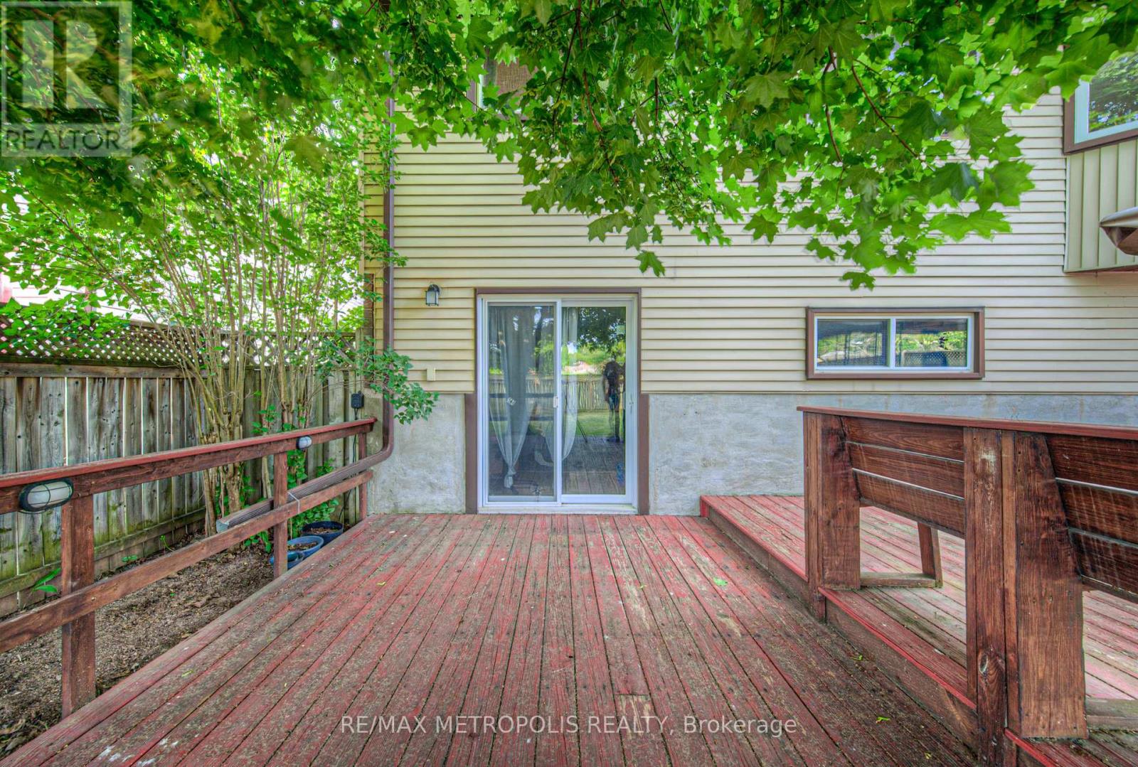 Photo 16 of 735 Elgin Street N, Cambridge ON