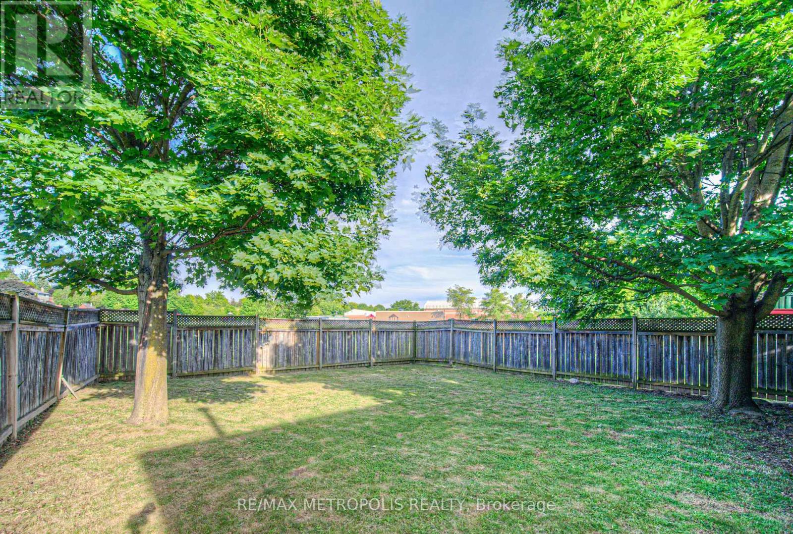 Photo 18 of 735 Elgin Street N, Cambridge ON